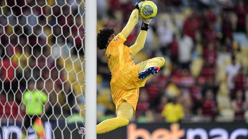 Corinthians encara derrota, mas Hugo Souza mantém esperança: "Estamos vivos"